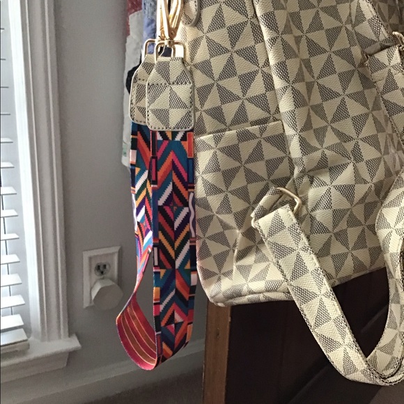 Pinwheel pattern backpack/shoulder bag - Picture 5 of 6